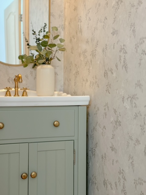 How we transformed our guest bathroom with traditional wallpaper!