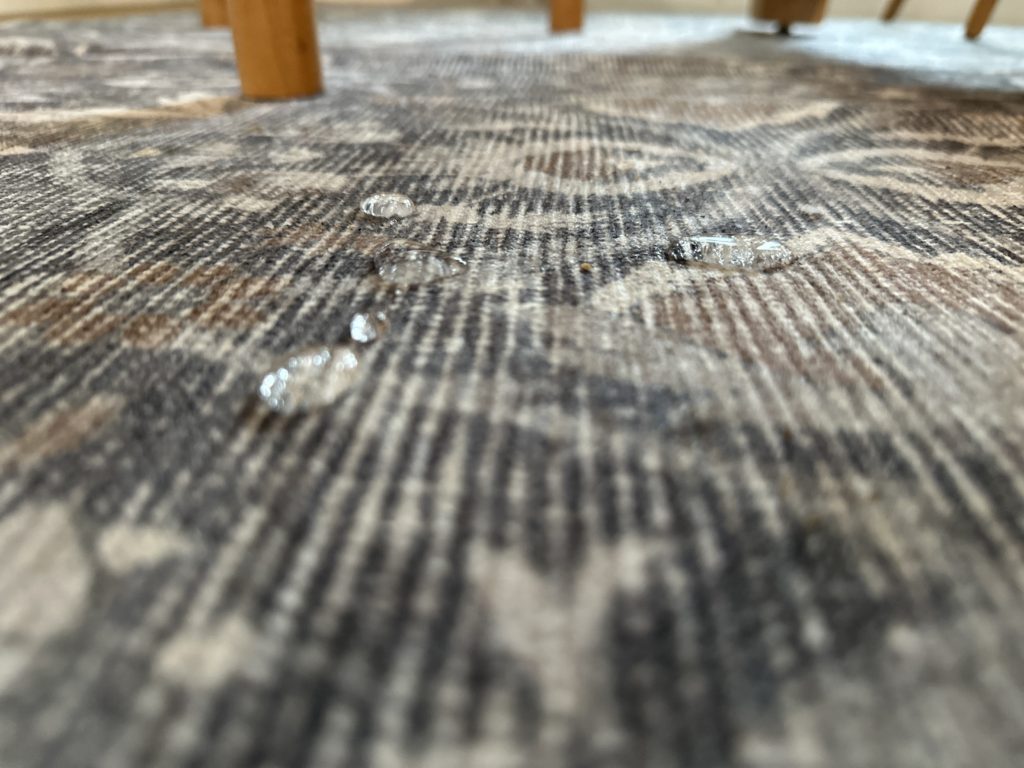 Spillproof rug