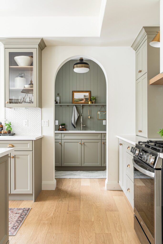 A clean pantry design 