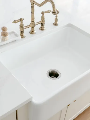 Classic white farmhouse sink