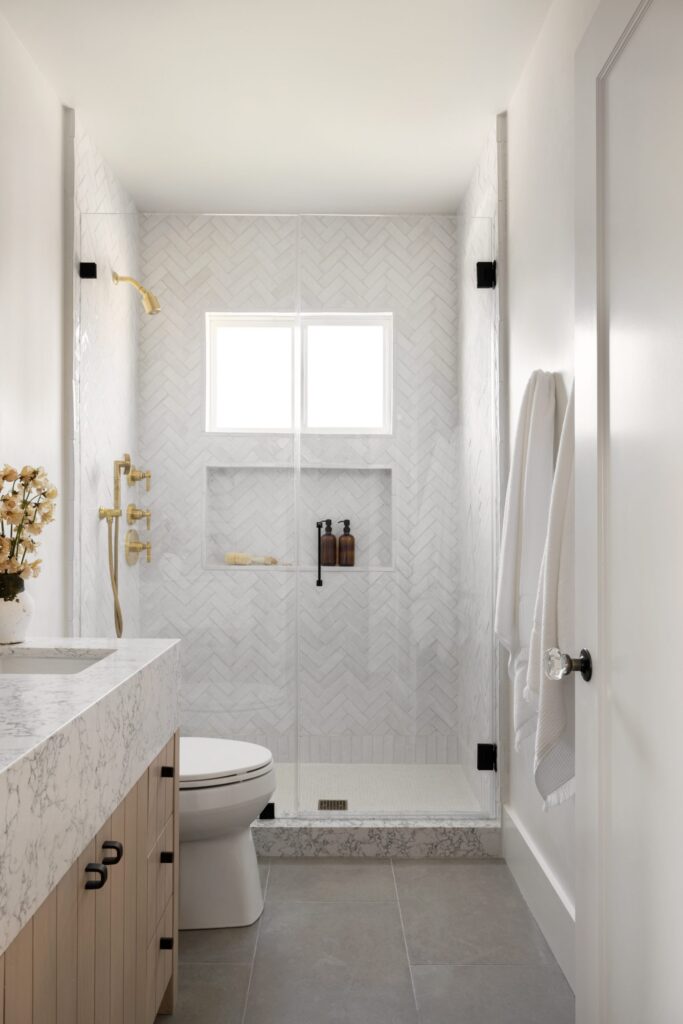 Classic fresh bathroom Design